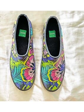 RAIN SHOES, WATERPROOF, LADIES 8, FLORAL PATTERN IN PINKS, YELLOWS, BLUES, RUBBE